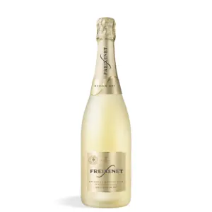 Freixenet Carta Medium Dry Cava 0,75 L u elegantnoj boci s klasičnim dizajnom i svijetlo žutim tonovima pjenušavog vina.